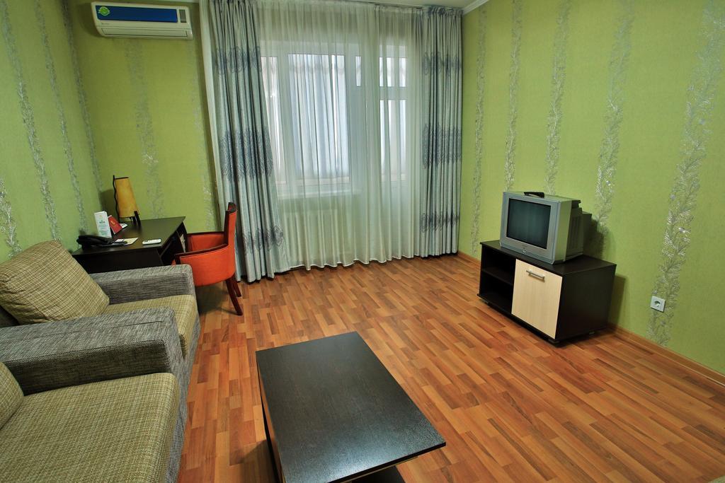 Golden Dragon Aparthotel Μπισκέκ Δωμάτιο φωτογραφία