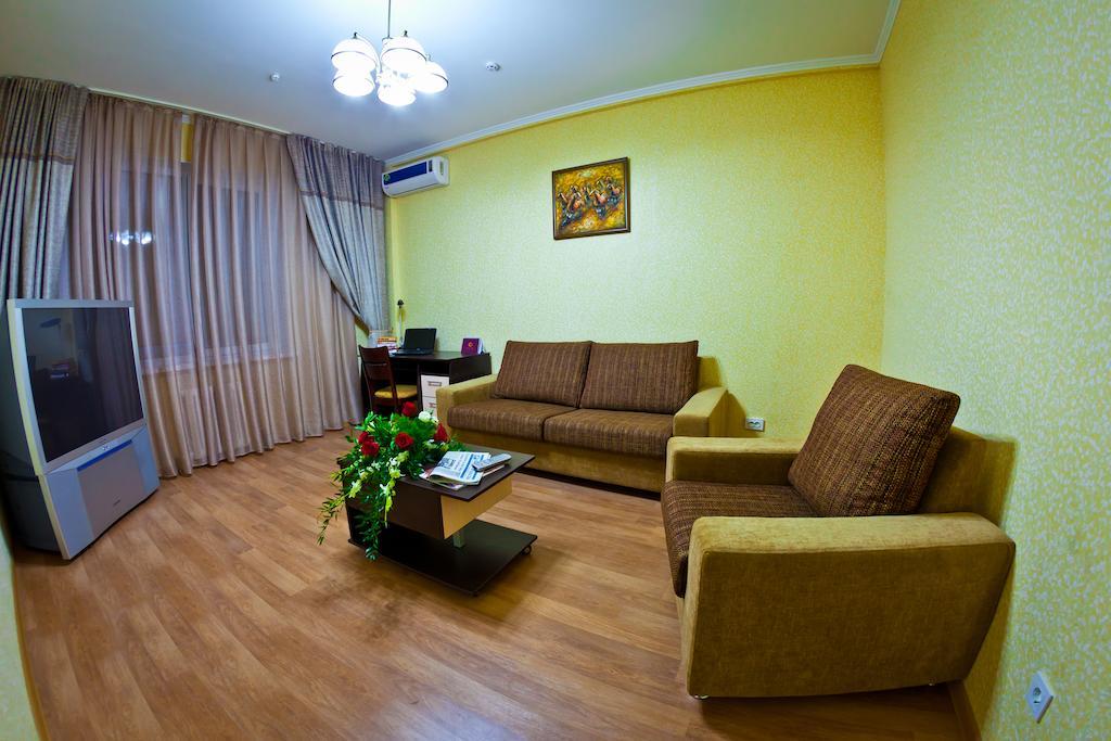 Golden Dragon Aparthotel Μπισκέκ Δωμάτιο φωτογραφία