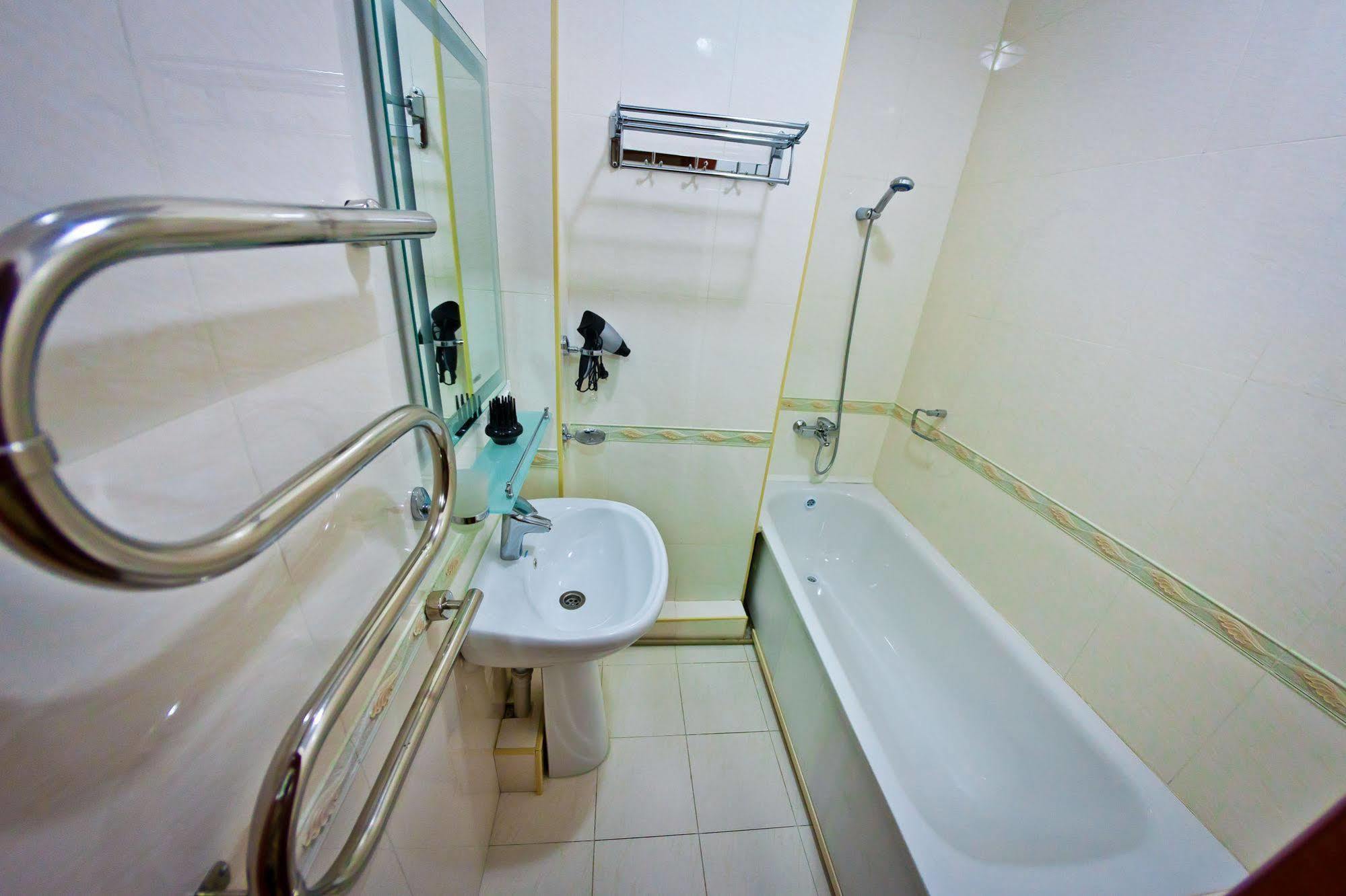 Golden Dragon Aparthotel Μπισκέκ Εξωτερικό φωτογραφία